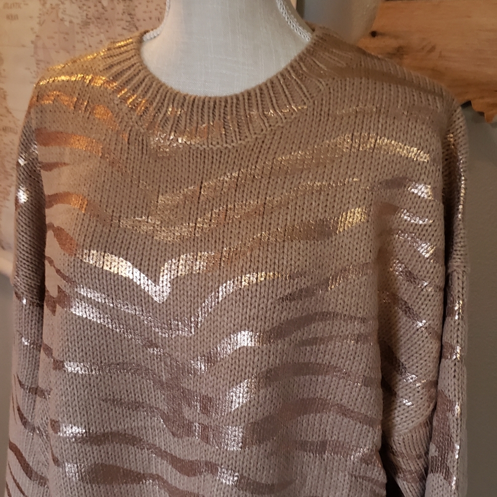 Women's Pattern Sweater - Picture 3 of 4
